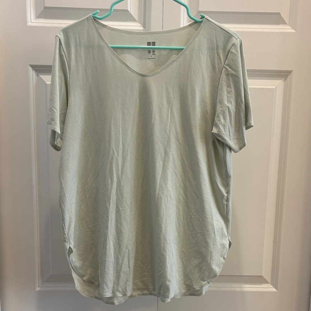 Uniqlo Women's Light Green V-Neck Top